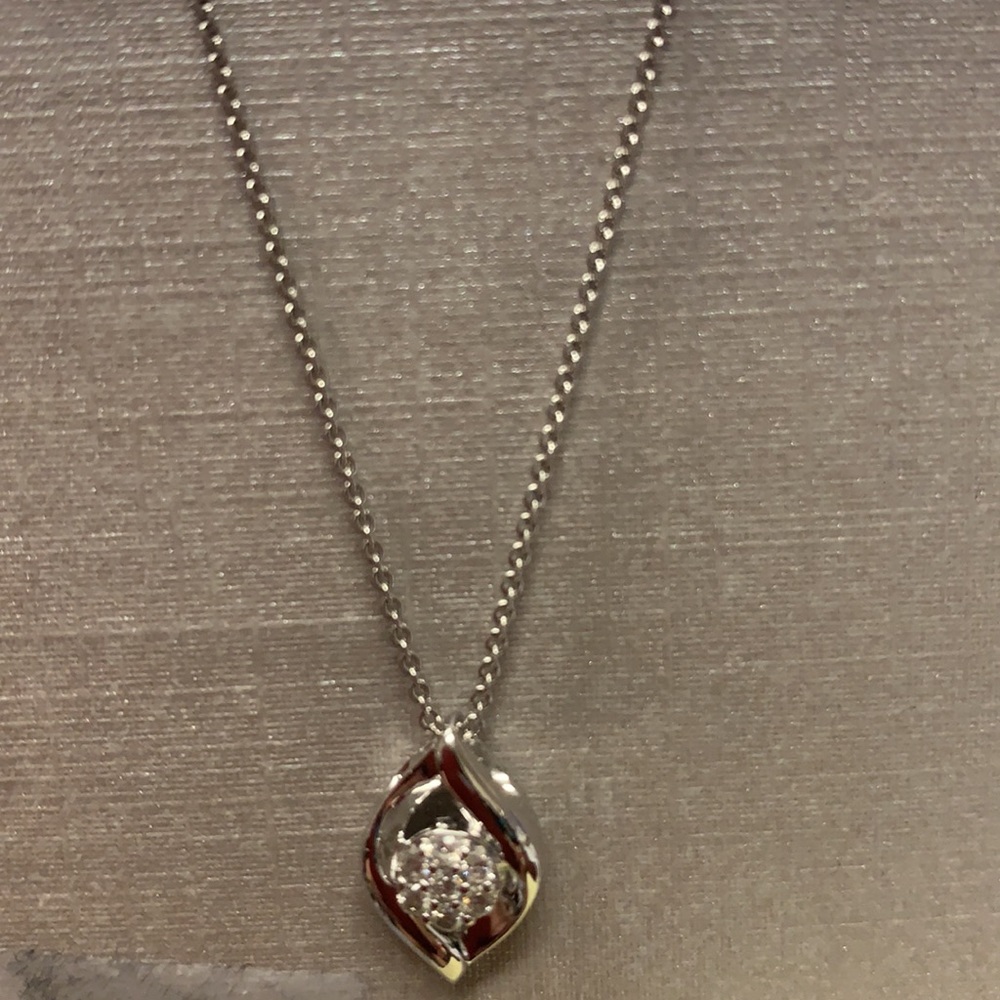 925 pendant with 0.12 pave’ diamond